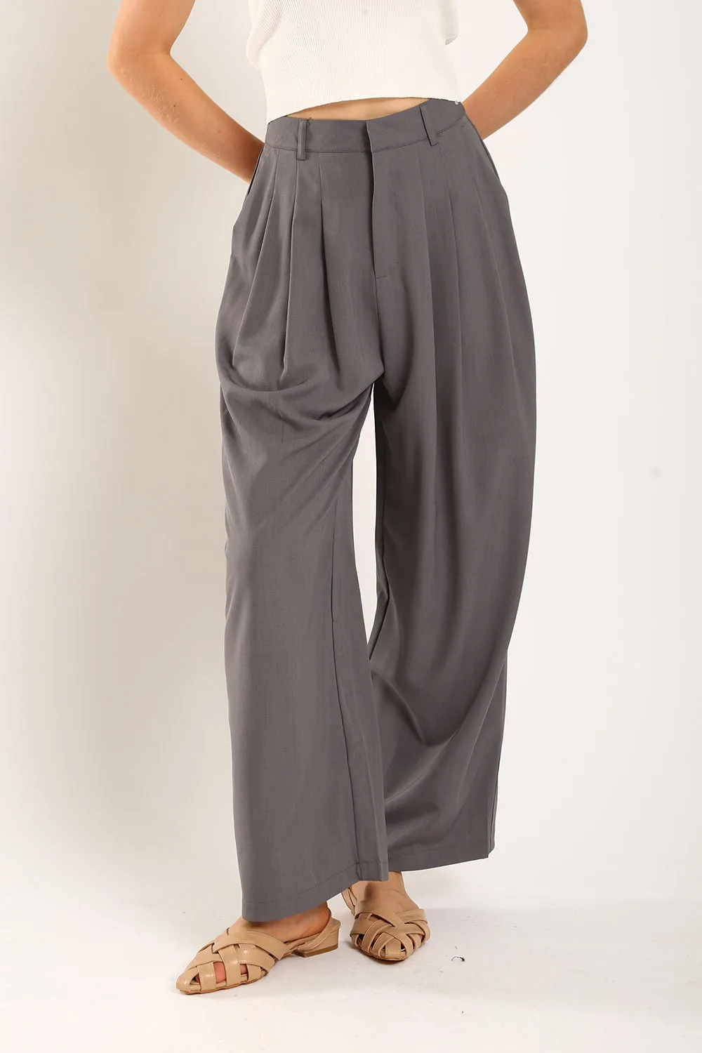 Claudette Relaxed Tailored Pants in Grey